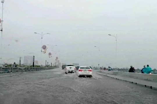 Hà Nội yêu cầu làm rõ nguyên nhân cầu Vĩnh Tuy 2 bị ngập nước