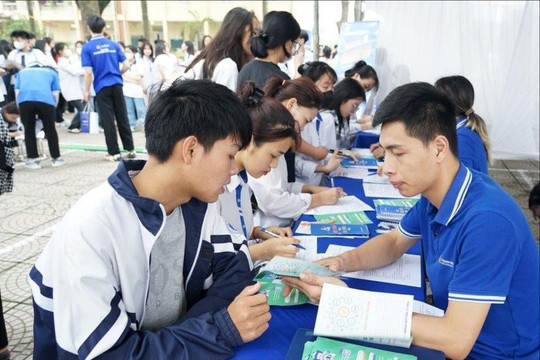 Thành đoàn Hà Nội tổ chức dạy kèm miễn phí cho học sinh THCS và THPT ôn thi tốt nghiệp
