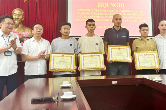 Hà Nội khen thưởng 4 công dân cứu người trong vụ cháy ở Trung Kính