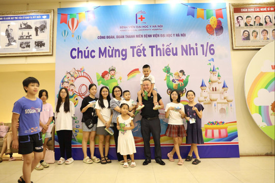Sôi nổi các hoạt động ngày Quốc tế Thiếu nhi 1/6 của Bệnh viện Đại học Y Hà Nội