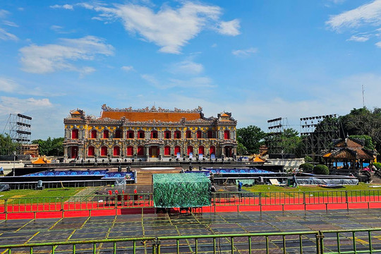 Sẵn sàng khai mạc Tuần lễ Festival nghệ thuật Quốc tế Huế 2024 tại Điện Kiến Trung