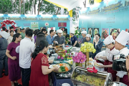 Hơn 2.000 người tham gia, thưởng thức Ẩm thực chay tại Festival Huế
