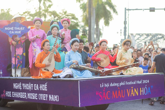 Hơn 500 nghệ sĩ tham gia Lễ hội “Sắc màu văn hóa” khuấy động đường phố Cố đô Huế