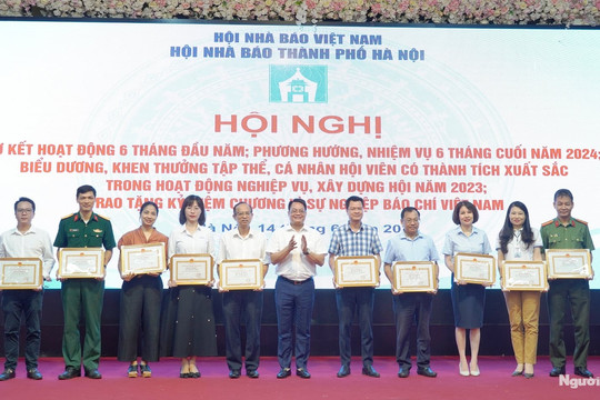 Tạp chí Người Hà Nội được UBND thành phố Hà Nội tặng bằng khen vì thành tích xuất sắc tại Hội Báo Xuân 2024