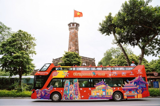Tuyến buýt “Du lịch Bát Tràng”: Góp sức đưa du lịch Hà Nội thành ngành kinh tế mũi nhọn