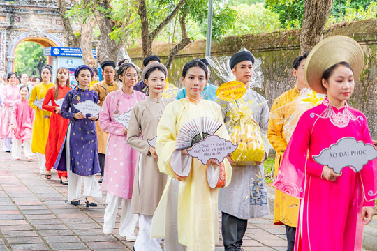 Tri ân chúa Nguyễn, người có công định chế ra áo dài Việt Nam