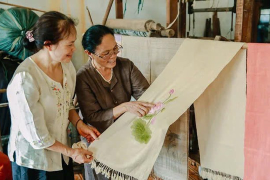 Hà Nội vinh danh 8 nữ nghệ nhân, thợ giỏi