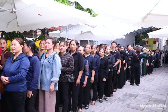 Người dân xếp hàng dài vào viếng Tổng Bí thư Nguyễn Phú Trọng tại quê nhà