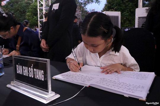 Những dòng sổ tang nhoè nước mắt tiễn biệt Tổng Bí thư Nguyễn Phú Trọng tại quê nhà