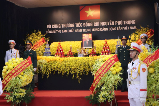 [Video] Người dân từ mọi miền đất nước xếp hàng để được thắp nén tâm hương tưởng nhớ Tổng Bí thư Nguyễn Phú Trọng