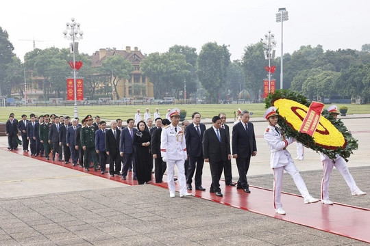 Lãnh đạo Đảng, Nhà nước, TP. Hà Nội vào Lăng viếng Chủ tịch Hồ Chí Minh
