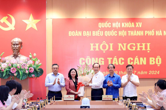 Đồng chí Bùi Thị Minh Hoài được bầu làm trưởng đoàn đại biểu Quốc hội thành phố Hà Nội