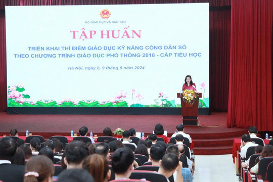 Hà Nội tập huấn giáo dục kỹ năng công dân số cho gần 300 cán bộ, giáo viên