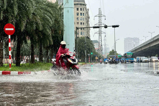 Ảnh hưởng bão số 3, Hà Nội gió mạnh nhất từ chiều tối đến đêm ngày 7/9, cảnh báo nguy cơ ngập lụt