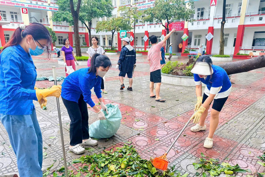 Hình ảnh ấm áp về tình người trong công tác khắc phục bão Yagi