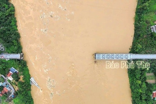 Thủ tướng chỉ đạo tập trung khắc phục sự cố sập cầu Phong Châu, ứng phó, khắc phục hậu quả mưa lũ, sạt lở