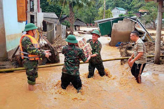 Thủ tướng ra công điện khẩn, yêu cầu cung cấp lương thực, thực phẩm cho người dân vùng bão lũ