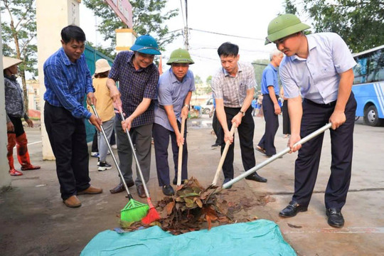 Huyện Quốc Oai ra quân tổng vệ sinh môi trường khắc phục hậu quả sau mưa lũ