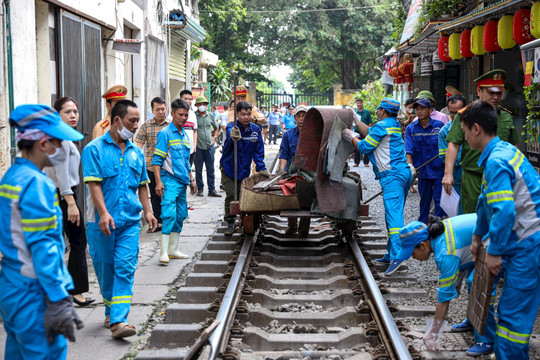 Những việc người dân Thủ đô cần làm để lan tỏa nét đẹp văn hóa giao thông đường sắt, đường thủy