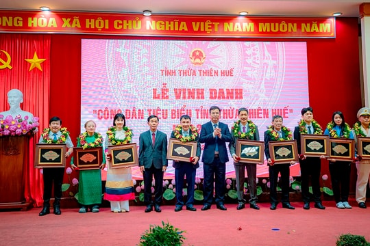 Trao huân chương, bằng khen và vinh danh “Công dân tiêu biểu tỉnh Thừa Thiên Huế”