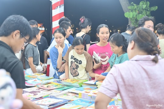 Hội sách Hà Nội lần thứ IX thu hút hàng vạn người dân, góp phần phát triển văn hóa đọc trong cộng đồng