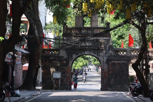 Trưng bày "Hà Nội và những cửa ô" tại khu di tích Hoàng thành Thăng Long