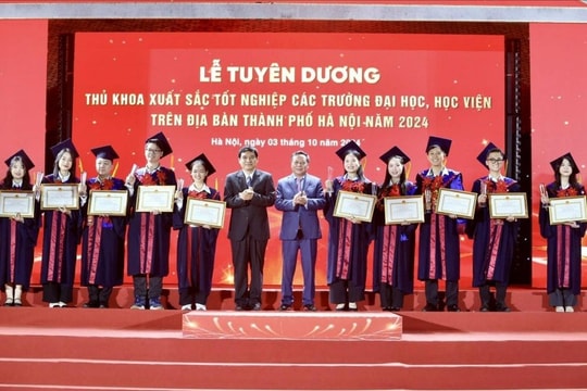 Hà Nội tuyên dương 100 thủ khoa xuất sắc, tiêu biểu năm 2024