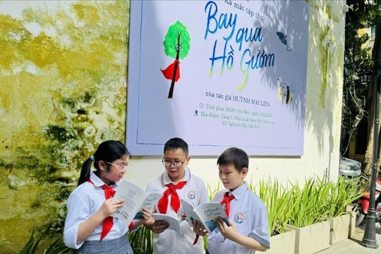 "Bay qua Hồ Gươm": Khắc họa Hà Nội qua những vần thơ