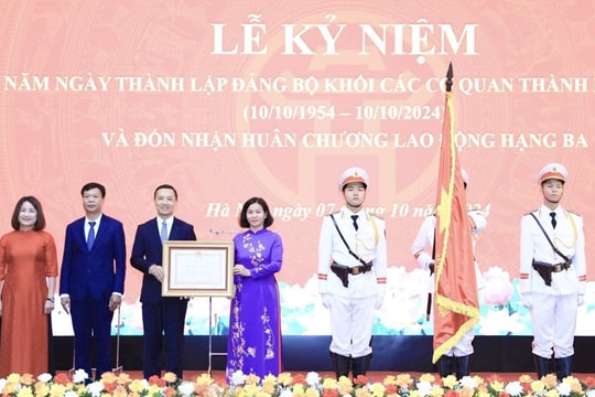 Đảng bộ Khối các cơ quan TP Hà Nội đón nhận Huân chương Lao động hạng Ba