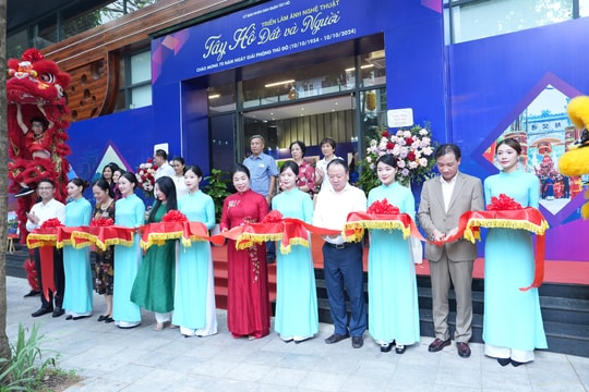 Khai mạc triển lãm ảnh nghệ thuật “Tây Hồ - Đất và người” nhân dịp 70 năm Giải phóng Thủ đô