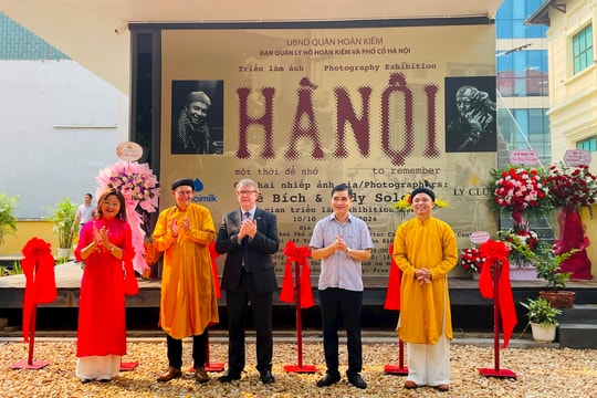 Thưởng lãm những bức ảnh dung dị, mộc mạc của “Hà Nội một thời để nhớ”