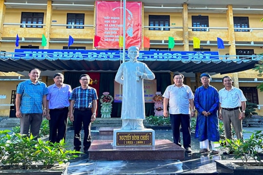 Khánh thành tượng đài Danh nhân văn hóa Nguyễn Đình Chiểu tại ngôi trường mang tên ông