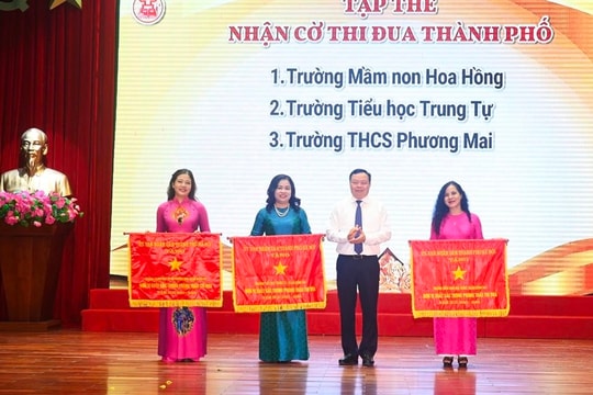 Trường Tiểu học Trung Tự vinh dự nhận Cờ thi đua đơn vị xuất sắc thành phố Hà Nội