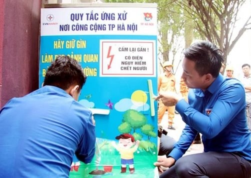 Phát huy vai trò xung kích của thanh niên trong xây dựng người Hà Nội thanh lịch, văn minh”