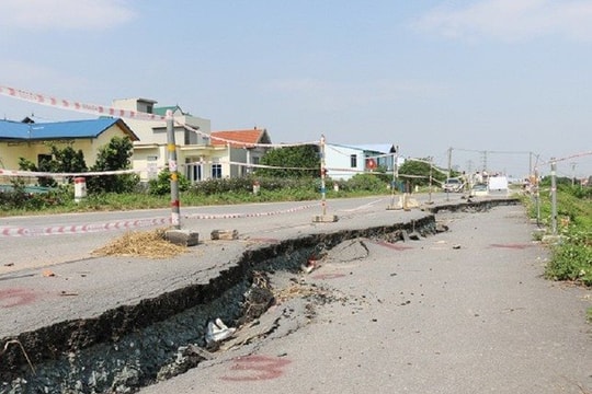 Hà Nội công bố tình huống khẩn cấp sạt lở đê tại đê Hữu Đáy, huyện Quốc Oai