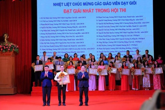 Hà Nội khen thưởng 181 giáo viên tiêu biểu