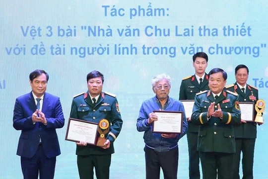 Trao giải Cuộc thi viết "Những tấm gương bình dị mà cao quý" lần thứ 15