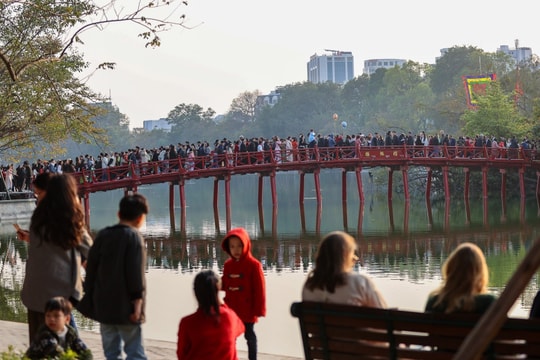 Nhân dân Thủ đô mừng xuân Ất Tỵ trong văn minh, an toàn, vui tươi