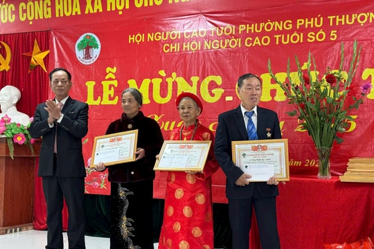 Tây Hồ chăm lo người cao tuổi dịp Tết Nguyên đán Ất Tỵ 2025
