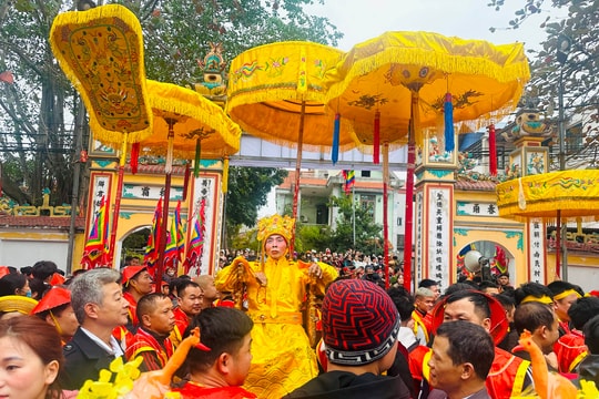 Nhiều điểm sáng nổi bật trong Lễ rước vua giả tại Lễ hội đền Sái xuân Ất Tỵ 2025