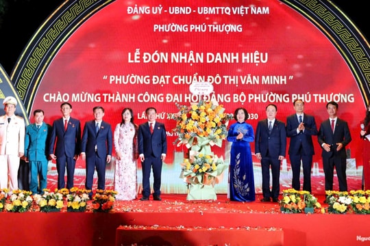 Phường Phú Thượng (Tây Hồ) nhận danh hiệu “Phường đạt chuẩn đô thị văn minh”