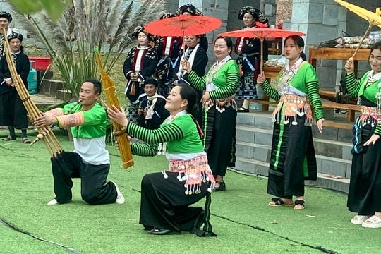 "Tuổi trẻ với văn hóa truyền thống" tại Làng Văn hóa - Du lịch các dân tộc Việt Nam