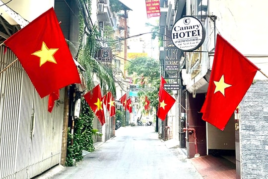 Hà Nội thông báo treo cờ Tổ quốc nhân Ngày Giải phóng miền Nam, thống nhất đất nước