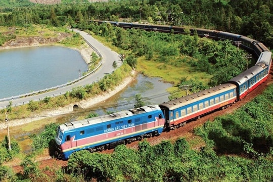 Thủ tướng chỉ đạo đẩy nhanh tiến độ triển khai dự án tuyến đường sắt Lào Cai - Hà Nội - Hải Phòng