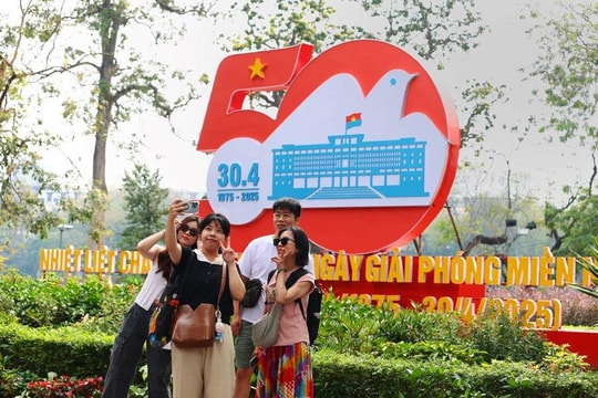 Du lịch Hà Nội "bội thu" trong kỳ nghỉ lễ 30/4 và 1/5