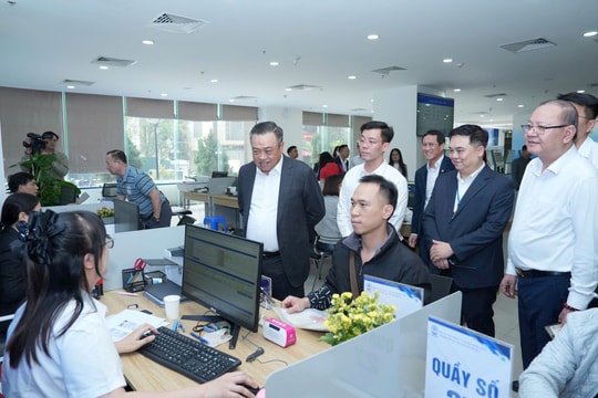 Hà Nội: Dùng giấy tờ tích hợp trên VNeID thực hiện thủ tục hành chính, dịch vụ công