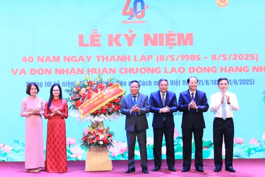 Tạp chí Người Hà Nội vinh dự đón nhận Huân chương Lao động hạng Nhì