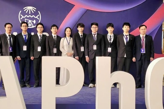 Học sinh Việt Nam giành 3 Huy chương Vàng Olympic vật lý châu Á