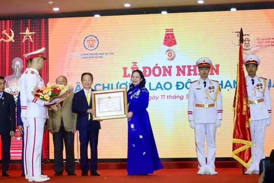 Hiệp hội Doanh nghiệp nhỏ và vừa TP Hà Nội đón nhận Huân chương Lao động hạng Nhất