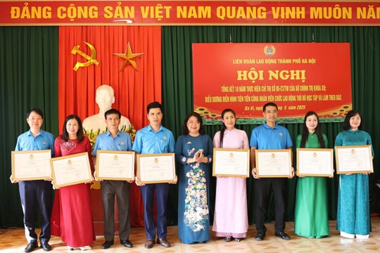 Biểu dương 48 điển hình tiên tiến CNVCLĐ Thủ đô học tập và làm theo Bác